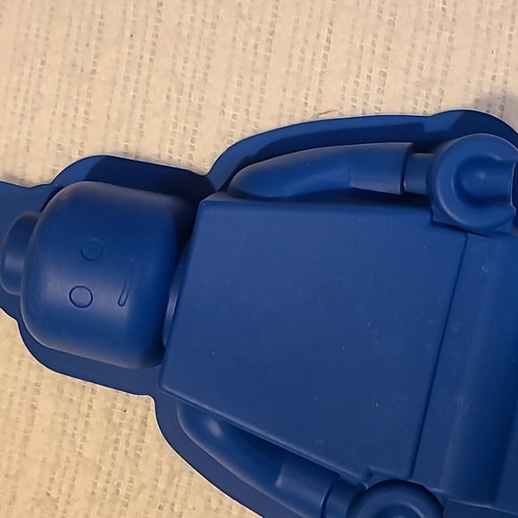 Lego mini figure silicone cake pan - Picture 3 of 5